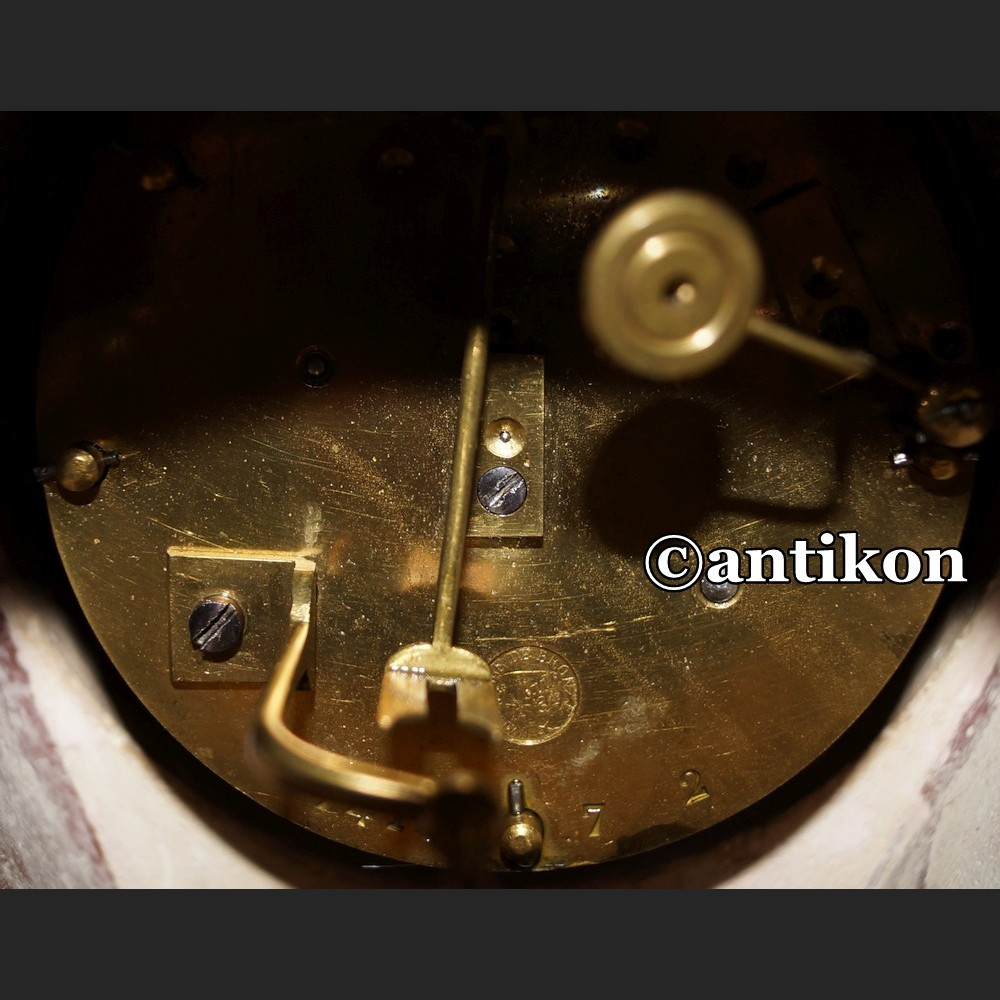 Stary zegar kominkowy w stylu Boulle Stary zegar kominkowy w stylu Boulle