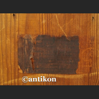 Stary duży zegar w drewnianej skrzyni kapliczkowy