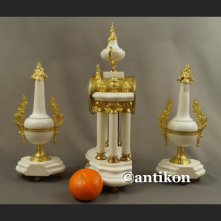 Antyczny zegar marmurowy elegancki  Antyczny zegar marmurowy elegancki