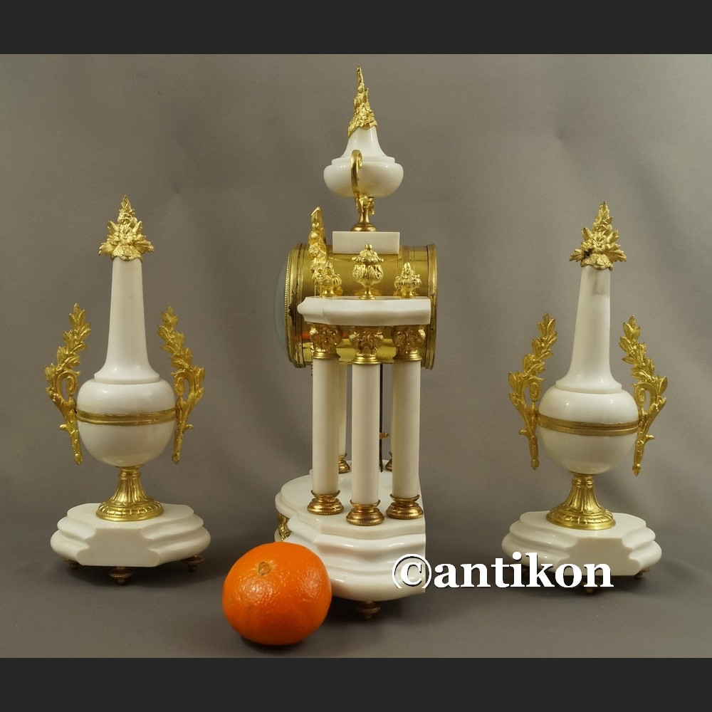 Antyczny zegar marmurowy elegancki  Antyczny zegar marmurowy elegancki