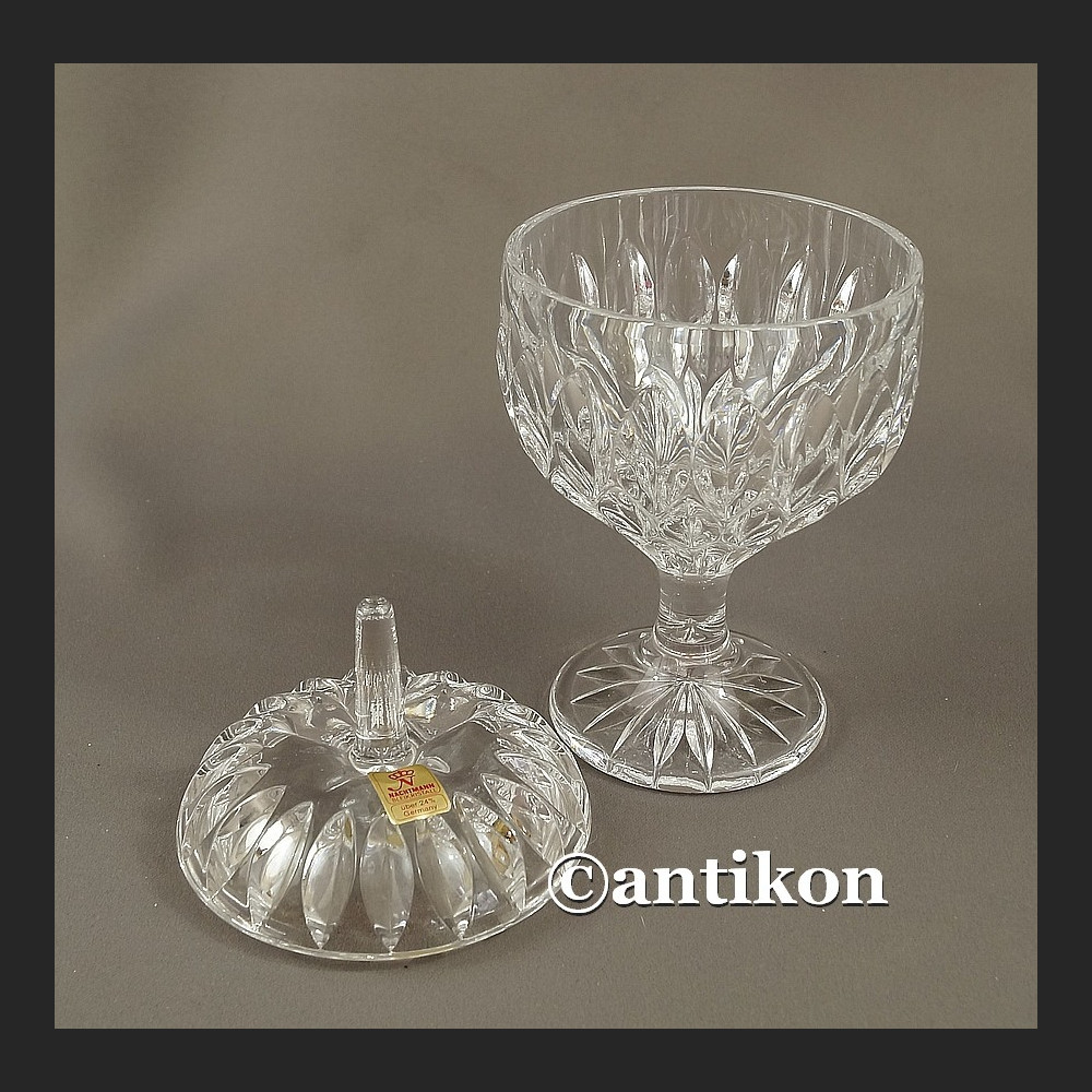 Cukierniczka kryształowa na nóżce bomboniera