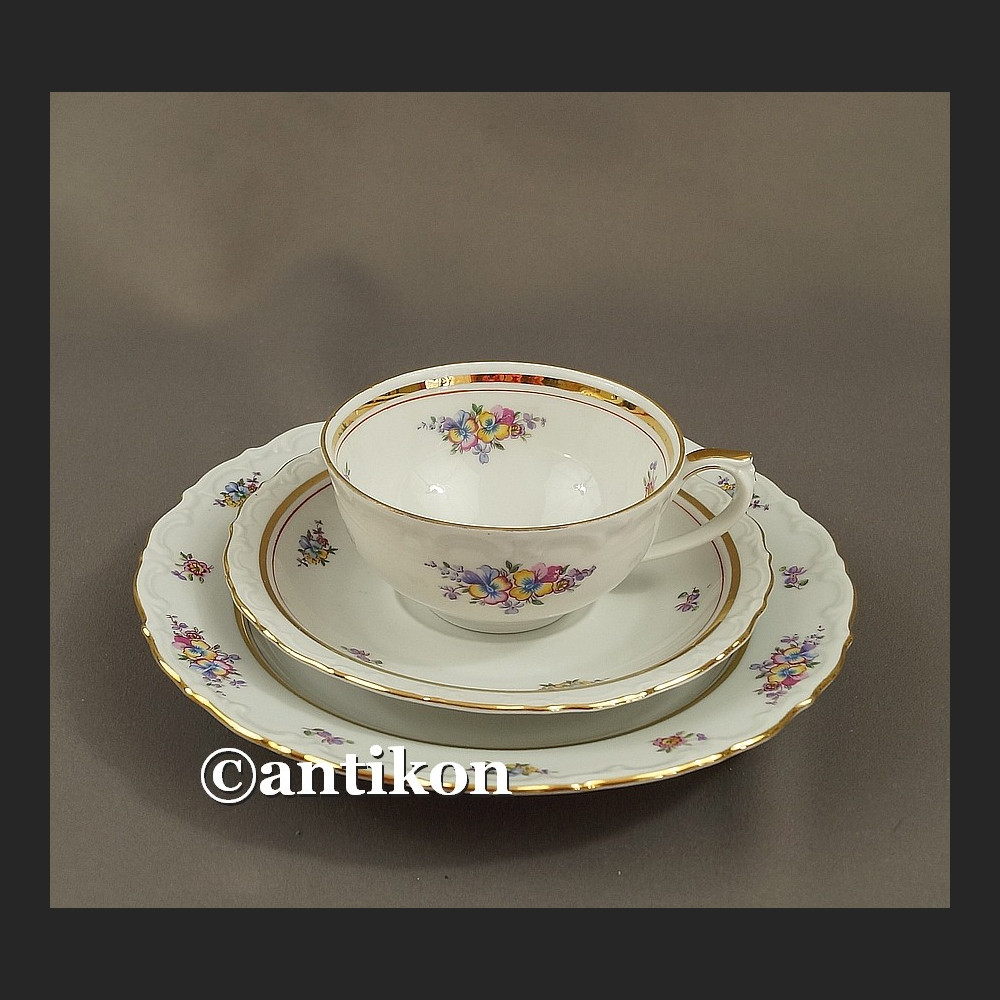Filiżanka kolekcjonerska stara porcelana zestaw śniadaniowy trio z kwiatkami Filiżanka kolekcjonerska stara porcelana zestaw śniadaniowy trio z kwiatkami