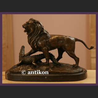 SALONOWY BRĄZ LEW WALCZĄCY Z KROKODYLEM SYGNOWANA RZEŹBA