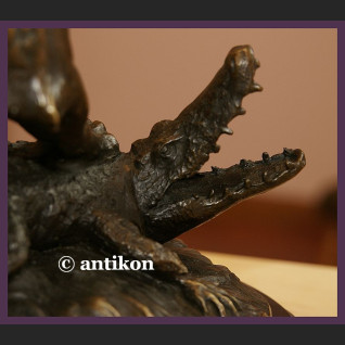 SALONOWY BRĄZ LEW WALCZĄCY Z KROKODYLEM SYGNOWANA RZEŹBA SALONOWY BRĄZ LEW WALCZĄCY Z KROKODYLEM SYGNOWANA RZEŹBA