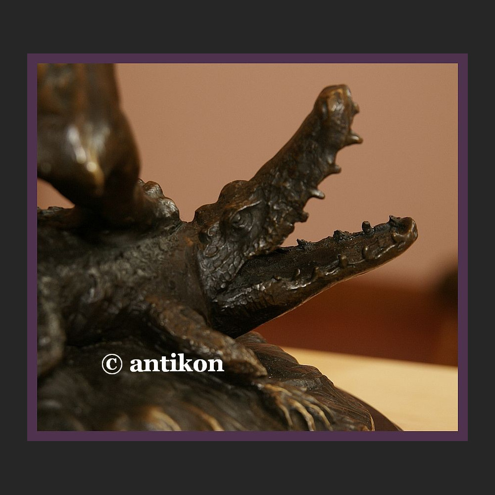 SALONOWY BRĄZ LEW WALCZĄCY Z KROKODYLEM SYGNOWANA RZEŹBA SALONOWY BRĄZ LEW WALCZĄCY Z KROKODYLEM SYGNOWANA RZEŹBA