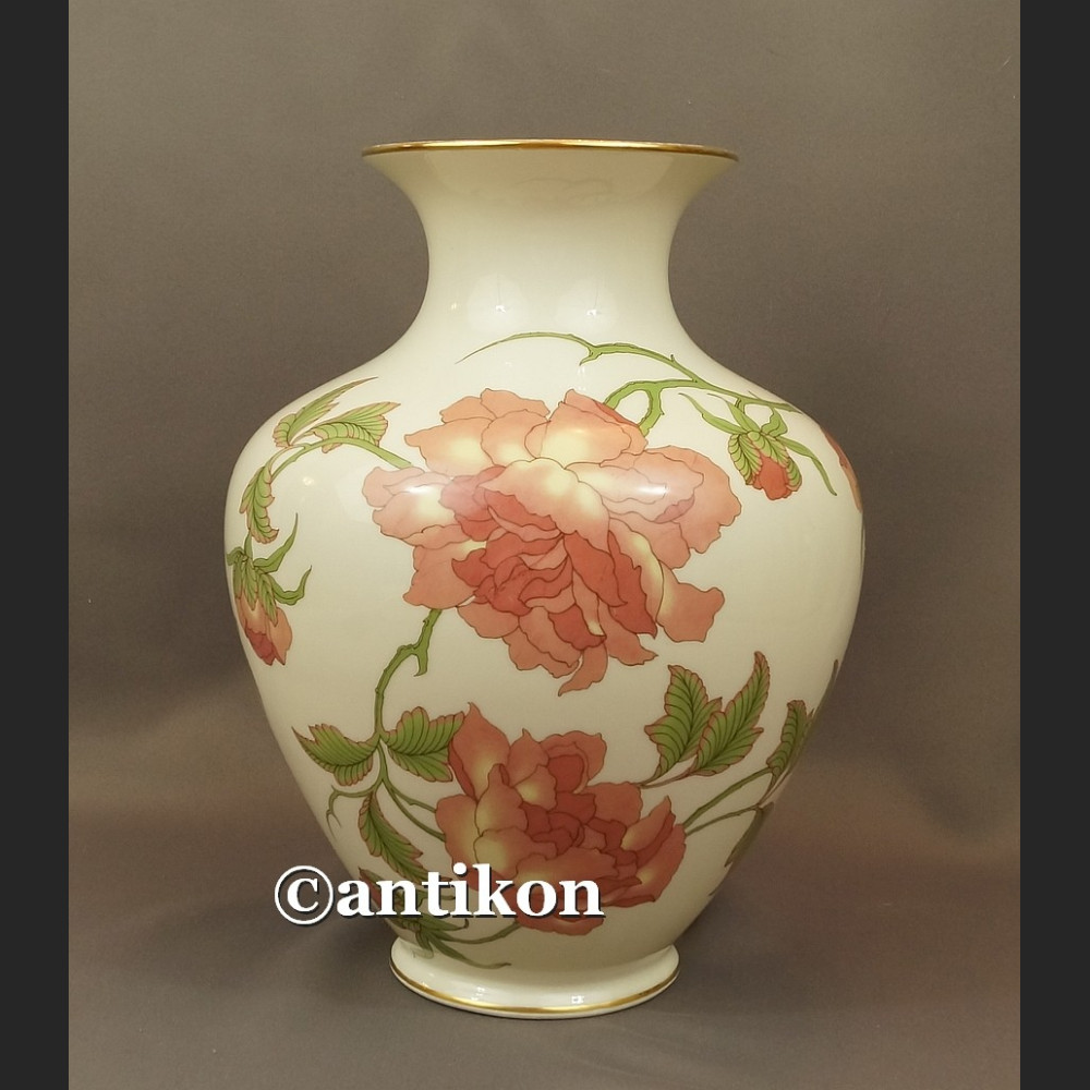 Wazon Rosenthal wielki biały z różami cudowny wzór Rigoletto ok. 1940 r. Wazon Rosenthal wielki biały z różami cudowny wzór Rigoletto ok. 1940 r.