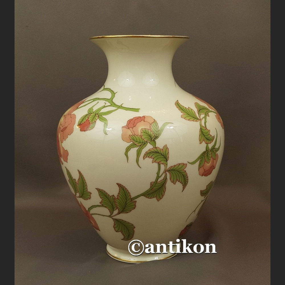 Wazon Rosenthal wielki biały z różami cudowny wzór Rigoletto ok. 1940 r. Wazon Rosenthal wielki biały z różami cudowny wzór Rigoletto ok. 1940 r.
