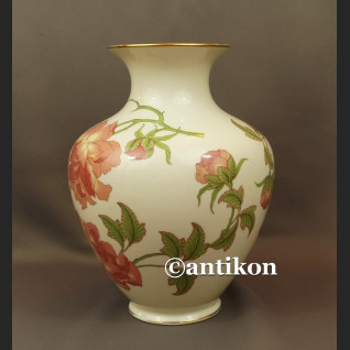 Wazon Rosenthal wielki biały z różami cudowny wzór Rigoletto ok. 1940 r. Wazon Rosenthal wielki biały z różami cudowny wzór Rigoletto ok. 1940 r.