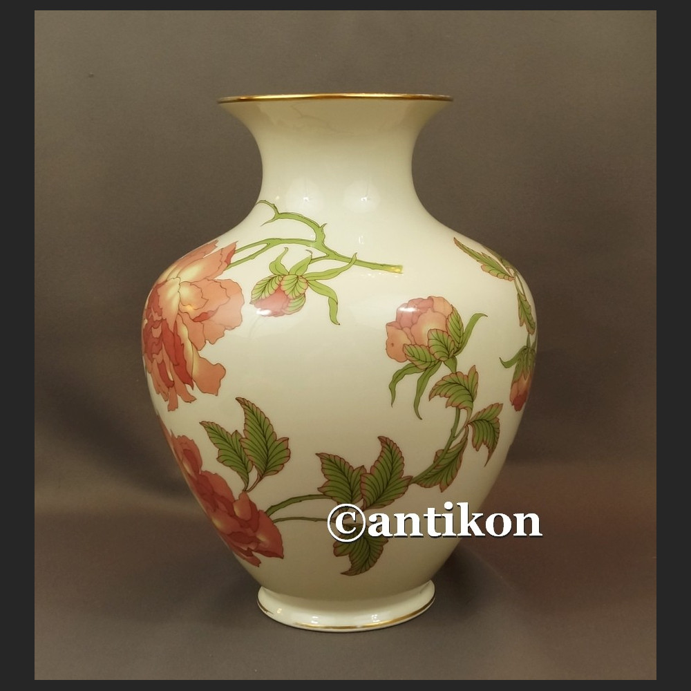 Wazon Rosenthal wielki biały z różami cudowny wzór Rigoletto ok. 1940 r. Wazon Rosenthal wielki biały z różami cudowny wzór Rigoletto ok. 1940 r.