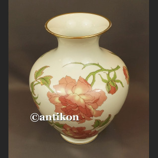 Wazon Rosenthal wielki biały z różami cudowny wzór Rigoletto ok. 1940 r. Wazon Rosenthal wielki biały z różami cudowny wzór Rigoletto ok. 1940 r.