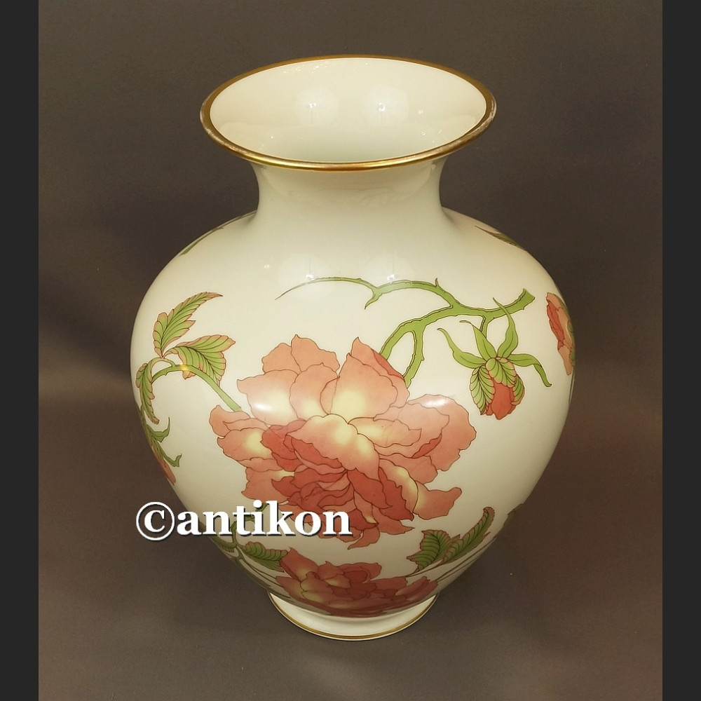 Wazon Rosenthal wielki biały z różami cudowny wzór Rigoletto ok. 1940 r. Wazon Rosenthal wielki biały z różami cudowny wzór Rigoletto ok. 1940 r.