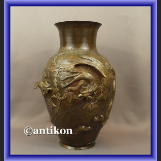 Waza z brązu sygnowana Chiny antyk z XIX w Waza z brązu sygnowana Chiny antyk z XIX w