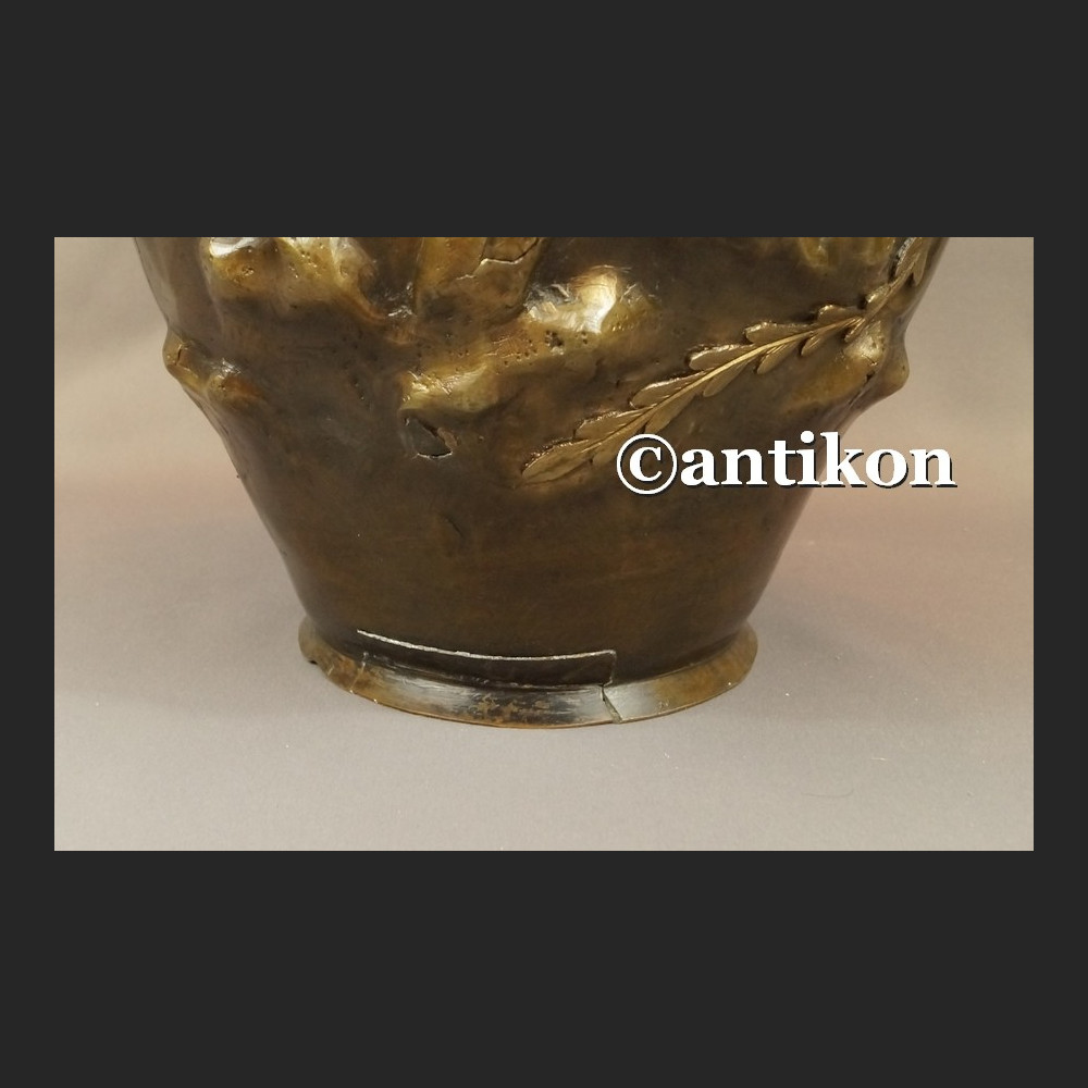 Waza z brązu sygnowana Chiny antyk z XIX w Waza z brązu sygnowana Chiny antyk z XIX w