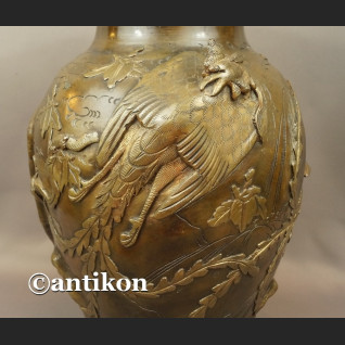 Waza z brązu sygnowana Chiny antyk z XIX w Waza z brązu sygnowana Chiny antyk z XIX w