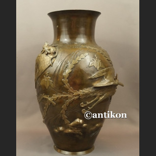 Waza z brązu sygnowana Chiny antyk z XIX w Waza z brązu sygnowana Chiny antyk z XIX w