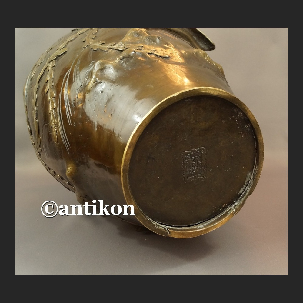 Waza z brązu sygnowana Chiny antyk z XIX w Waza z brązu sygnowana Chiny antyk z XIX w