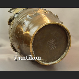 Waza z brązu sygnowana Chiny antyk z XIX w nr 2 Waza z brązu sygnowana Chiny antyk z XIX w nr 2