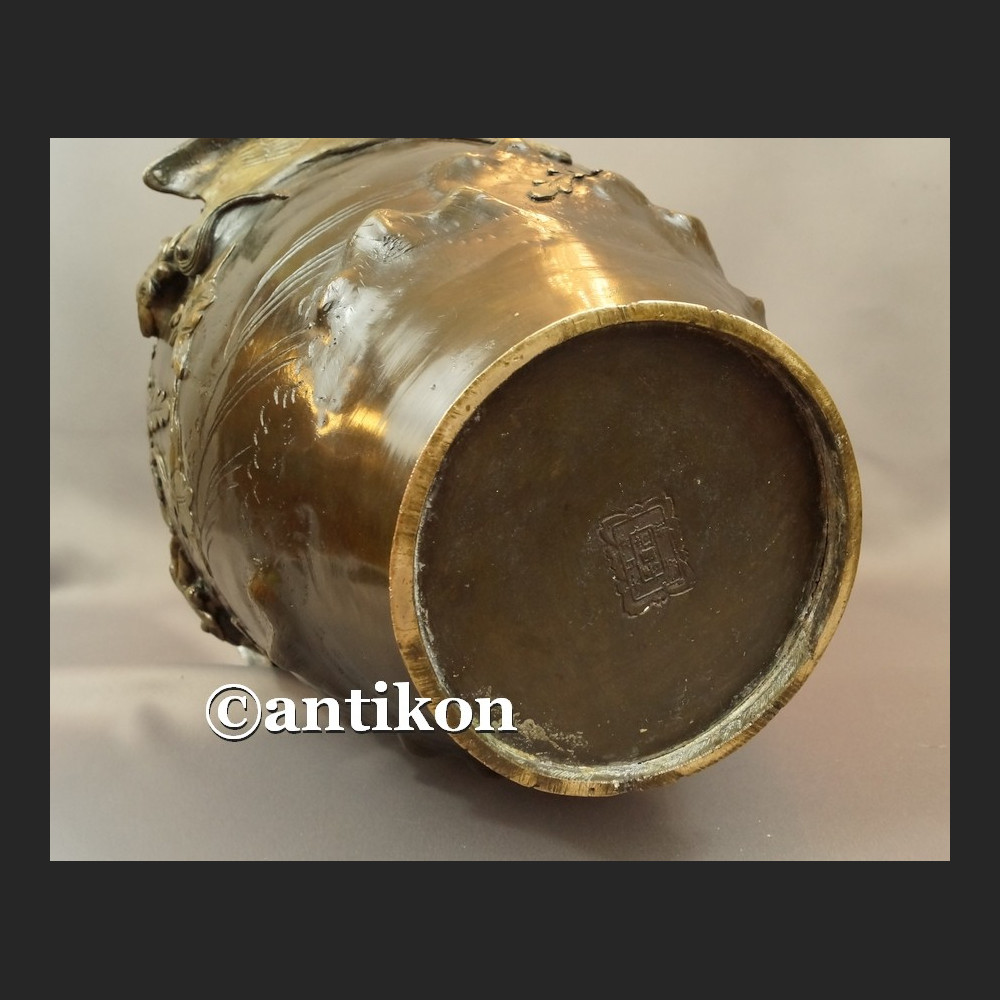 Waza z brązu sygnowana Chiny antyk z XIX w nr 2 Waza z brązu sygnowana Chiny antyk z XIX w nr 2