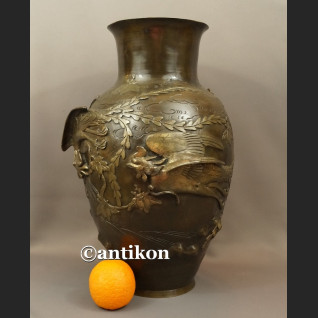 Waza z brązu sygnowana Chiny antyk z XIX w nr 2 Waza z brązu sygnowana Chiny antyk z XIX w nr 2