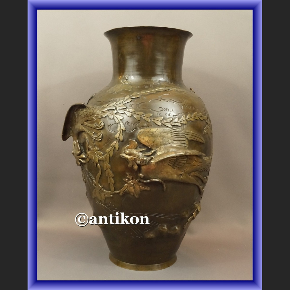 Waza z brązu sygnowana Chiny antyk z XIX w nr 2 Waza z brązu sygnowana Chiny antyk z XIX w nr 2