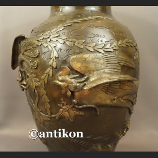 Waza z brązu sygnowana Chiny antyk z XIX w nr 2 Waza z brązu sygnowana Chiny antyk z XIX w nr 2