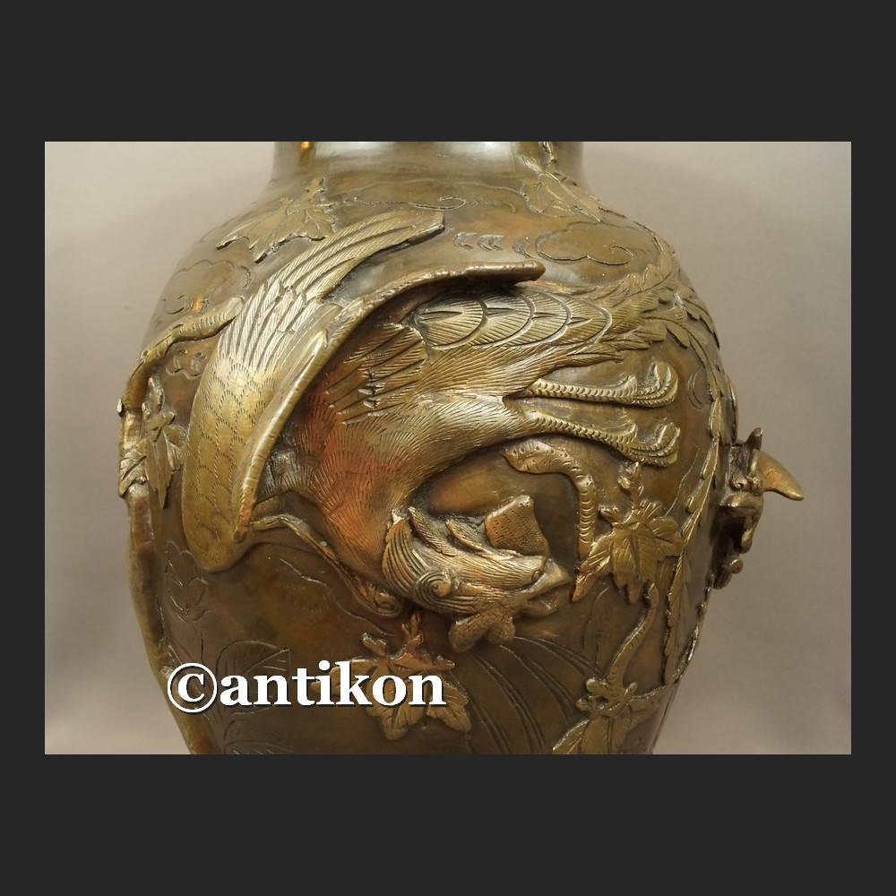 Waza z brązu sygnowana Chiny antyk z XIX w nr 2 Waza z brązu sygnowana Chiny antyk z XIX w nr 2