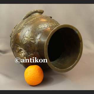 Waza z brązu sygnowana Chiny antyk z XIX w nr 2 Waza z brązu sygnowana Chiny antyk z XIX w nr 2