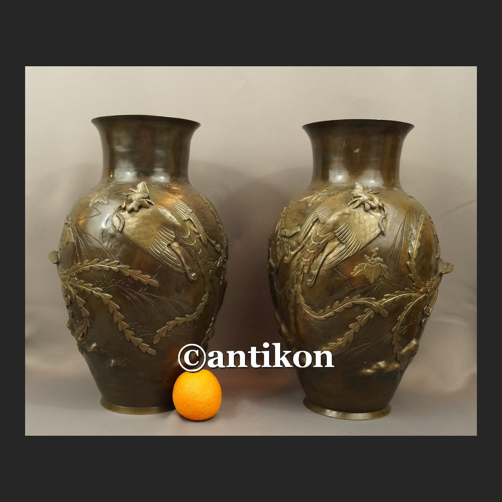 Waza z brązu sygnowana Chiny antyk z XIX w nr 2 Waza z brązu sygnowana Chiny antyk z XIX w nr 2