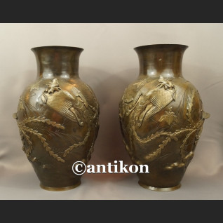 Waza z brązu sygnowana Chiny antyk z XIX w Waza z brązu sygnowana Chiny antyk z XIX w