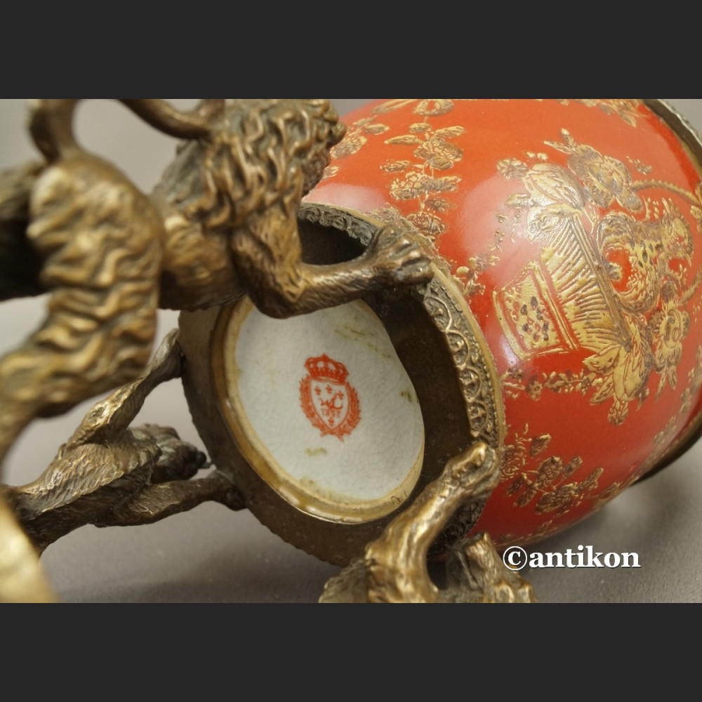 Carskie jajo szkatuła z lwami 