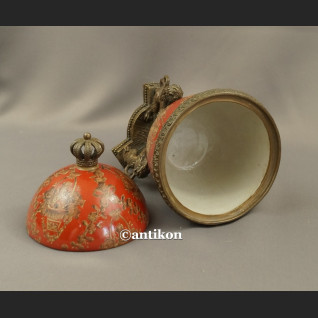 Carskie jajo szkatuła z lwami 