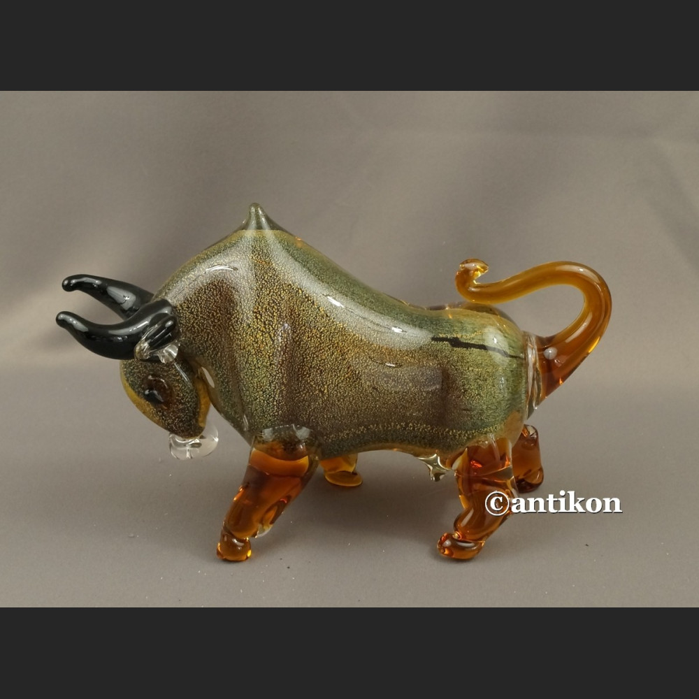 Figura z Murano szklany byk symbol giełdowej hossy 