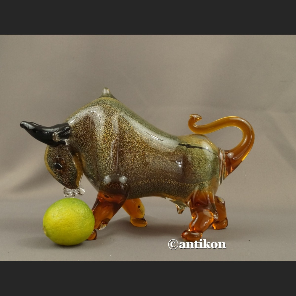 Figura z Murano szklany byk symbol giełdowej hossy 