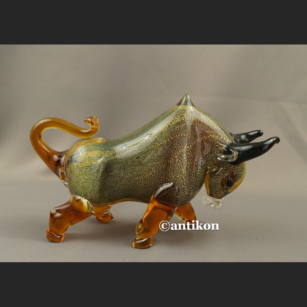 Figura z Murano szklany byk symbol giełdowej hossy 