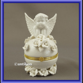 Szkatułka aniołek porcelanowa z różami Szkatułka aniołek porcelanowa z różami