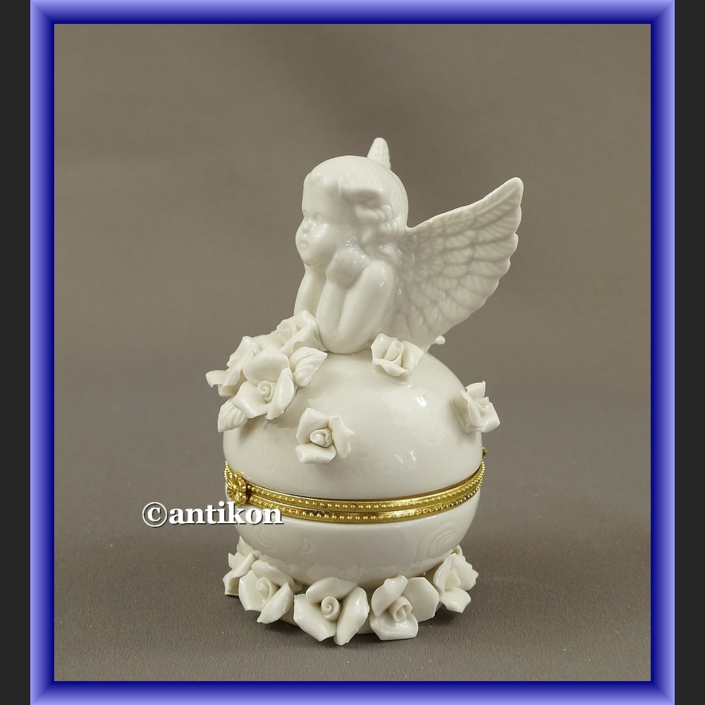 Szkatułka aniołek porcelanowa z różami Szkatułka aniołek porcelanowa z różami
