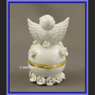 Szkatułka aniołek porcelanowa z różami Szkatułka aniołek porcelanowa z różami