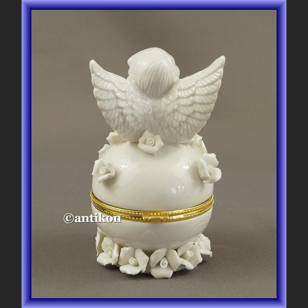 Szkatułka aniołek porcelanowa z różami Szkatułka aniołek porcelanowa z różami