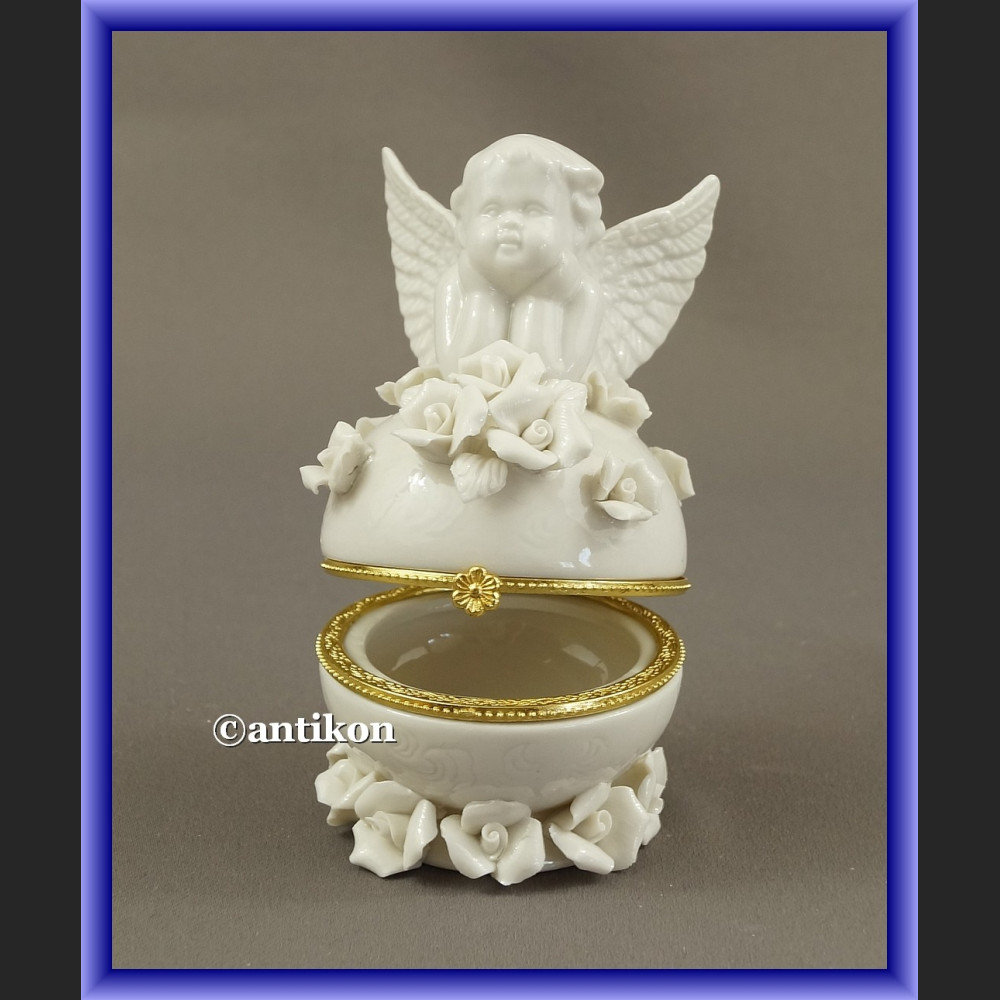 Szkatułka aniołek porcelanowa z różami Szkatułka aniołek porcelanowa z różami
