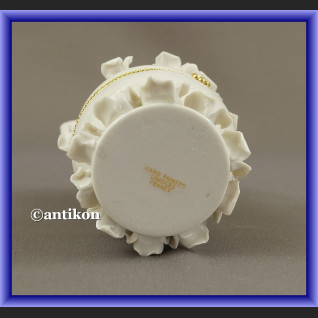 Szkatułka aniołek porcelanowa z różami Szkatułka aniołek porcelanowa z różami