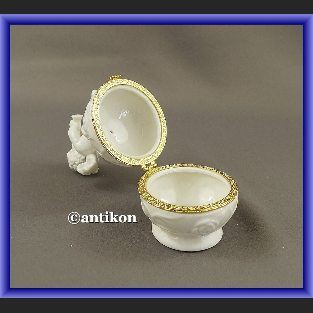 Szkatułka aniołek porcelanowa z trąbką 