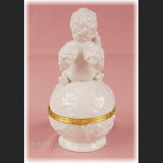 Szkatułka aniołek porcelanowa z harfą