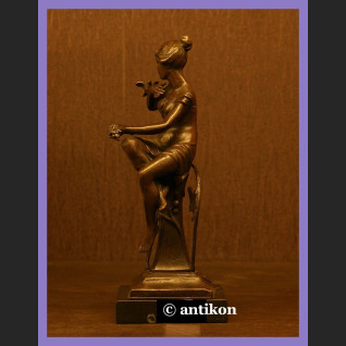 ŚLICZNA DZIEWCZYNA Z PTASZKIEM BRĄZ SECESJA