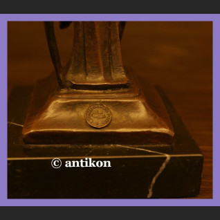 ŚLICZNA DZIEWCZYNA Z PTASZKIEM BRĄZ SECESJA