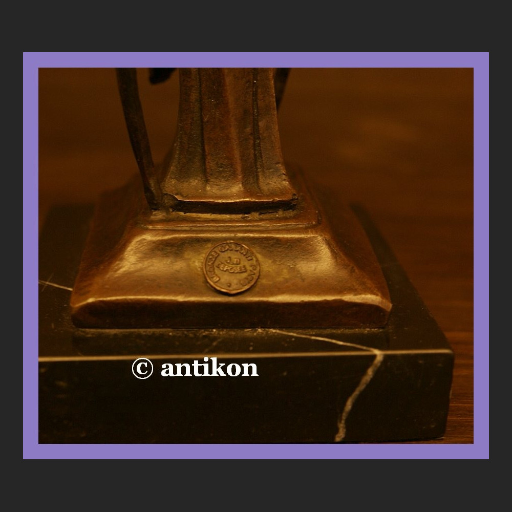 ŚLICZNA DZIEWCZYNA Z PTASZKIEM BRĄZ SECESJA