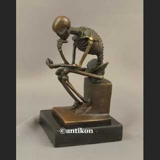 Kościotrup myśliciel rzeźba brąz Kościotrup myśliciel rzeźba brąz