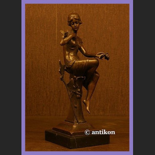 ŚLICZNA DZIEWCZYNA Z PTASZKIEM BRĄZ SECESJA