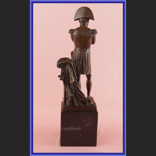 Rzeźba z brązu figura Napoleona sygnowana Rzeźba z brązu figura Napoleona sygnowana