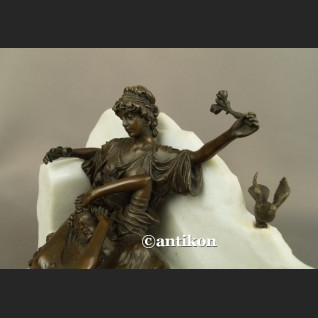 Kominkowa rzeźba dwie kobiety urocze ptaszki brąz i marmur 