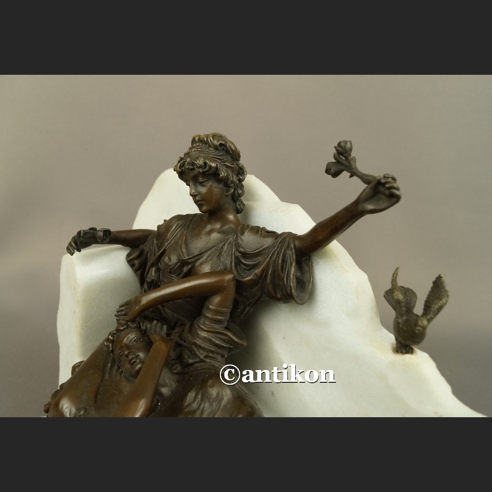 Kominkowa rzeźba dwie kobiety urocze ptaszki brąz i marmur 